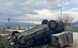 Hatay’da devrilen otomobildeki 6 kişi yaralandı