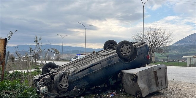 Hatay’da devrilen otomobildeki 6 kişi yaralandı