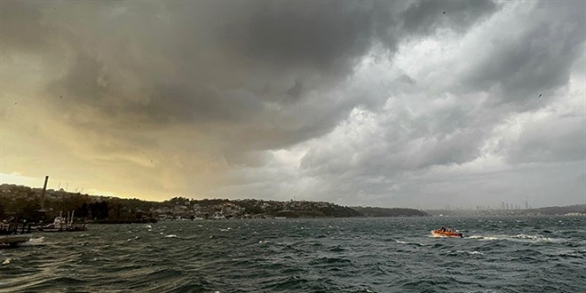 İstanbul’da şiddetli yağmur hayatı olumsuz etkiliyor