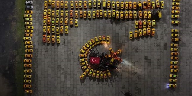 İstanbul’da taksiciler şehitler için toplandı