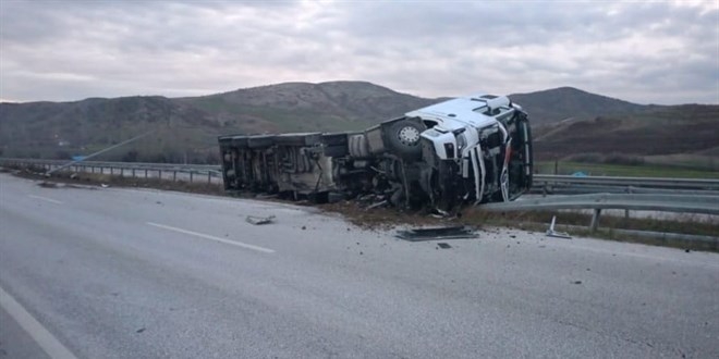 Tankerin devrilmesi nedeniyle kapanan Samsun-Ankara kara yolu açıldı