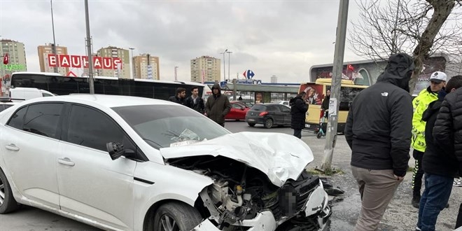 Kaldırımda yürüyenlere çarpan sürücü tutuklandı