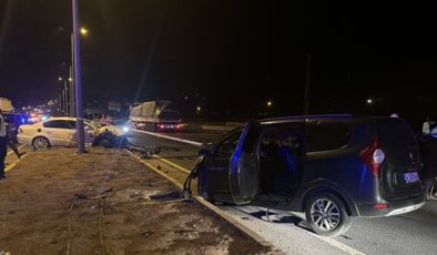 Kayseri’de iki otomobilin çarpıştığı kazada 3 kişi hayatını kaybetti