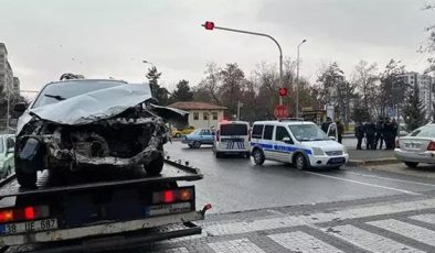 Kayseri’de işçi servisi, minibüs ve otomobil çarpıştı: 7 yaralı