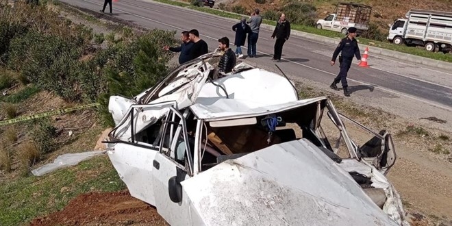 Mersin’de otomobil şarampole yuvarlandı: 2 ölü