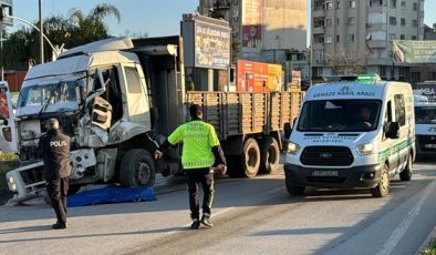 Adana’da Otobüs ile Çarpışan Kamyonun Sürücüsü Hayatını Kaybetti