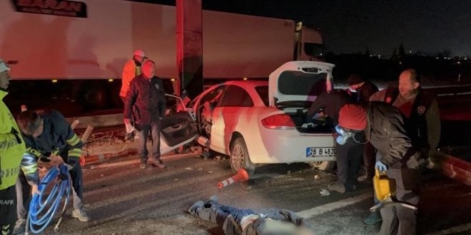 Eskişehir’de Trafik Levhası Direğine Çarpan Araç Kazası: Bir Kişi Hayatını Kaybetti