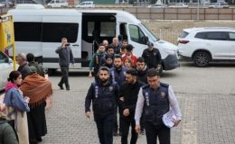 ‘Filmlere yorum yaparak para kazanabilirsiniz’ diyerek dolandırdılar