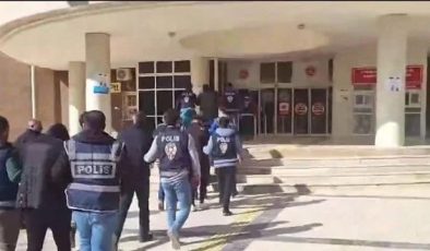 Kendilerini polis, savcı ve hakim olarak tanıtanlara tutuklama