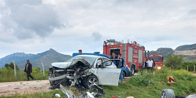 2 otomobilin çarpışması sonucu 1 kişi öldü, 2 kişi yaralandı