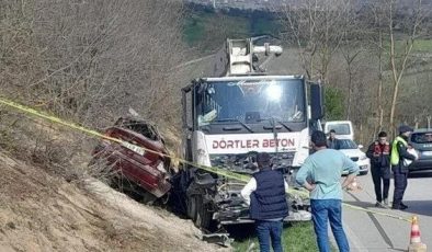 Beton pompası aracıyla çarpışan otomobilin sürücüsü öldü