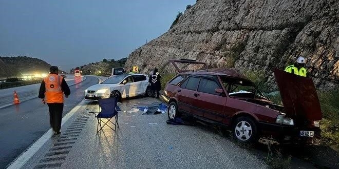 Çanakkale’de iki otomobilin çarpıştığı kazada 1 kişi öldü, 6 kişi yaralandı