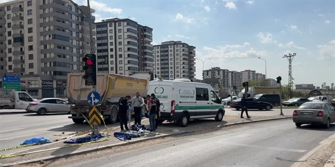 Gaziantep’te kamyona çarpan motosikletin sürücüsü hayatını kaybetti