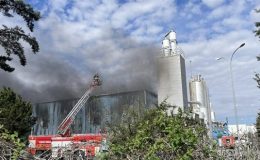 Konya’da bir fabrikaya ait depoda çıkan yangın söndürüldü