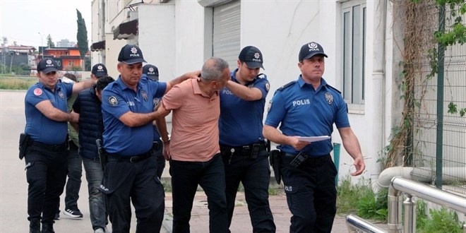 Polise tabanca çekip, tehdit eden belediye müdürü tutuklandı