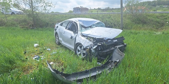 Samsun’da tarlaya devrilen otomobildeki çift ağır yaralandı