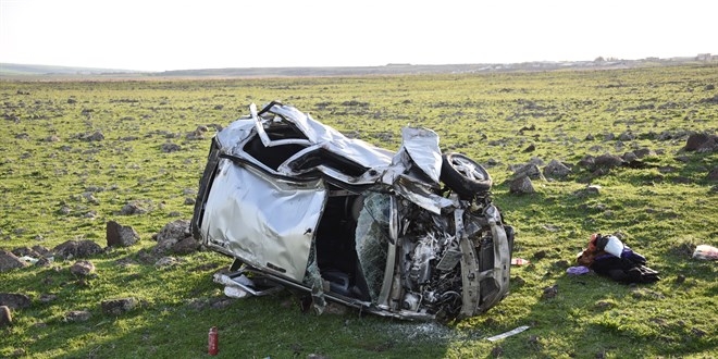 Şanlıurfa’da şarampole devrilen otomobildeki 1 kişi öldü, 3 kişi yaralandı