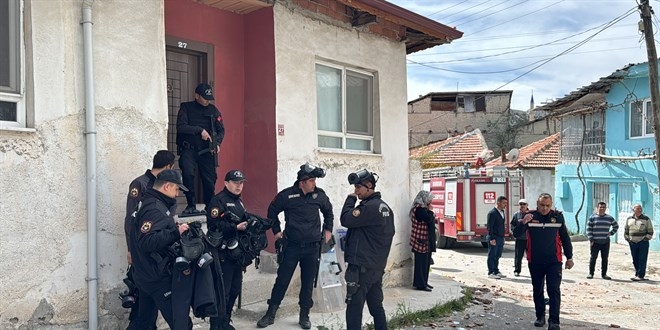 Şizofreni hastasını kontrol altına almaya çalışan 4 polis hastanelik oldu