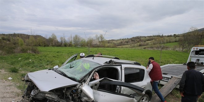 Tokat’ta iki otomobilin çarpıştığı kazada 1 kişi öldü, 8 kişi yaralandı