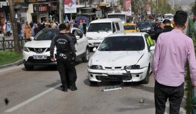 Yaya geçidinde feci kaza: Anne hayatını kaybetti, çocukları yaralandı