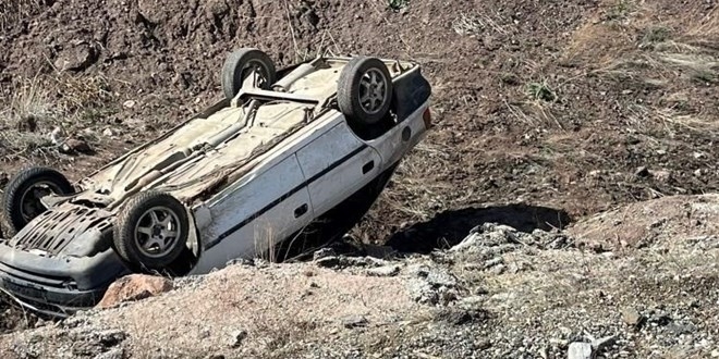 Yüksekova’da otomobil devrildi, 9 kişi yaralandı