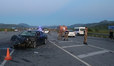2 otomobilin çarpışması sonucu 3 kişi öldü, 5 kişi yaralandı