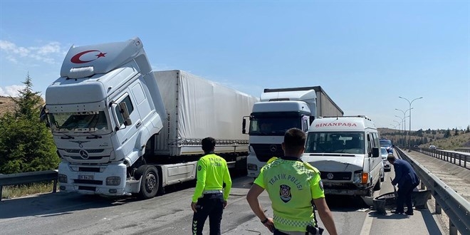 Afyonkarahisar’da zincirleme kaza: 6 yaralı