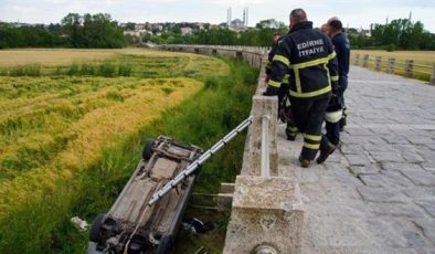 Alkollü sürücü tarihi köprüden uçtu: 573 yıllık köprü zarar gördü