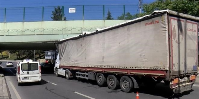 Bakırköy’deki sabıkalı üst geçitte yine kaza