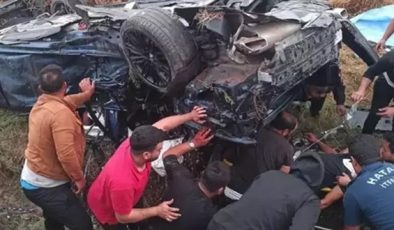 Hatay’da 2 otomobil çarpıştı: 5 ölü, 2 yaralı