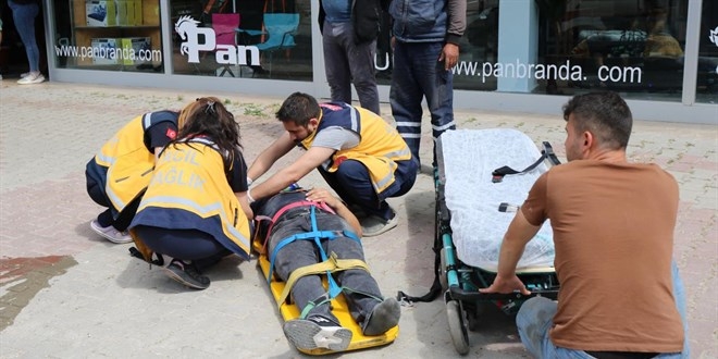 Kırklareli’nde sahipsiz köpekten kaçarken otomobilin çarptığı kişi yaralandı