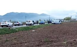 Minibüs ile hafif ticari araç çarpıştı: 1 ölü, 2 yaralı