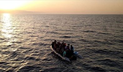 Muğla açıklarında su alan bottaki 14 düzensiz göçmen kurtarıldı