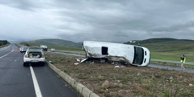 Rehabilitasyon merkezi sevisi devrildi: 1 ölü, 13 yaralı