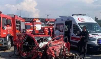 Sakarya’da tırla otomobil çarpıştı, 2 kişi öldü