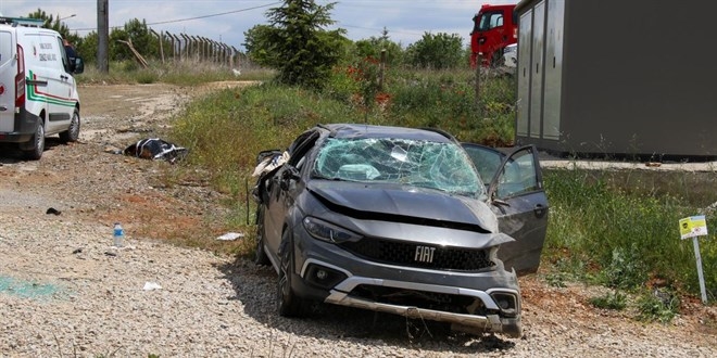 Uşak’ta takla atan otomobildeki 1 kişi öldü, 2 kişi yaralandı