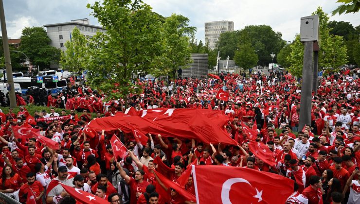 Dortmund Sokakları Kırmızıya Büründü