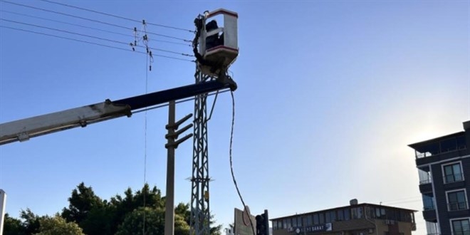 Hatay’da yüksek sıcaklar elektrik telinde patlamaya sebep oldu