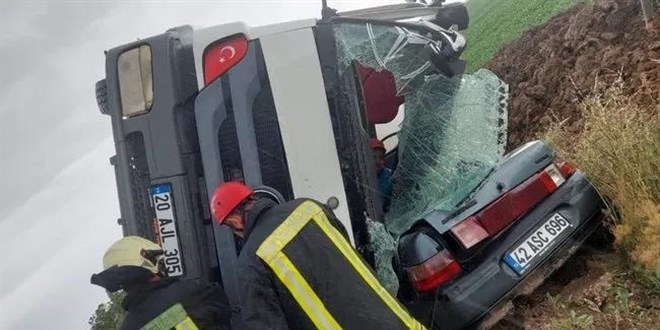 Konya’da üzerine beton mikseri devrilen otomobilin sürücüsü öldü