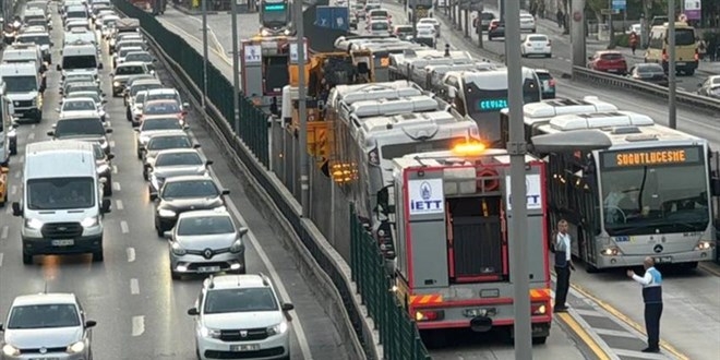 Metrobüs durağında 75 gün sürecek çalışma başlıyor