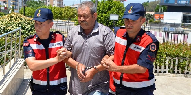 Oğlunu öldürüp jandarmayı bekleyen baba: Pişmanım