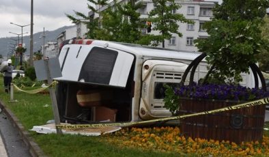 Ordu’da minibüs devrildi:1 kişi hayatını kaybetti, 4 kişi yaralandı