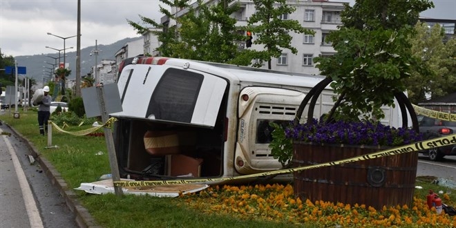 Ordu’da minibüs devrildi:1 kişi hayatını kaybetti, 4 kişi yaralandı