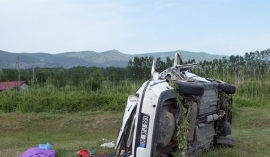 Otomobil şarampole devrildi, 3 kişi öldü, 3 kişi yaralandı