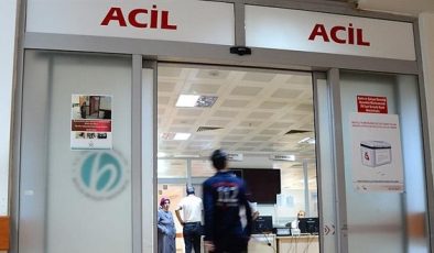 Otomobilin 3 araca çarpması sonucu 2’si polis, 3 kişi yaralandı