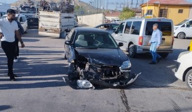 Van’da iki trafik kazasında 1 çocuk öldü, 16 kişi yaralandı