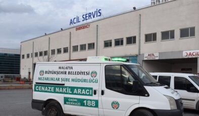 Ambulansın çarptığı kadın hastanede öldü