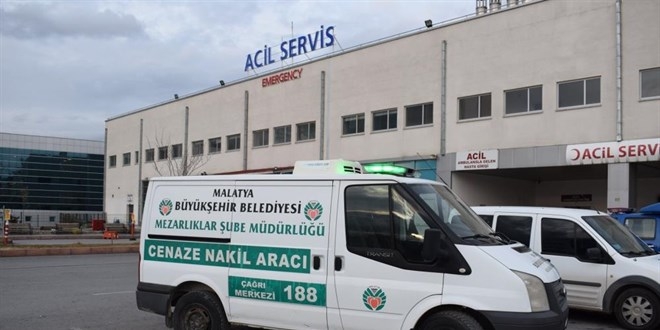 Ambulansın çarptığı kadın hastanede öldü