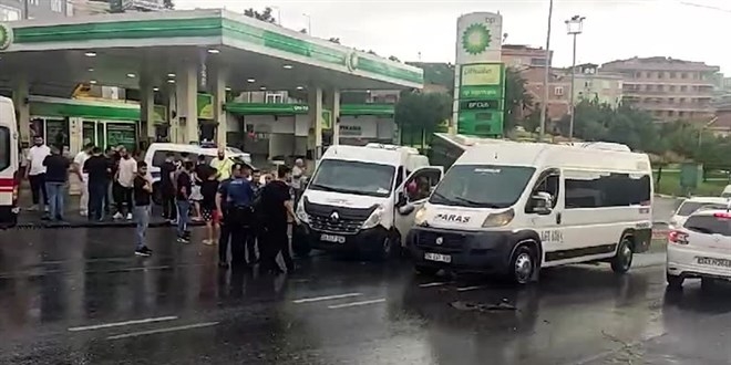 Avcılar’da İETT otobüsü 3 araca çarptı, 3 kişi yaralandı