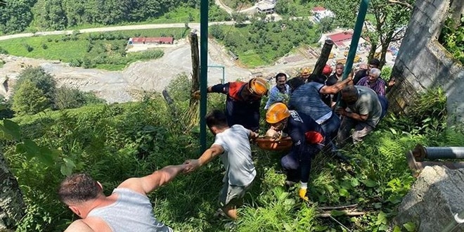 Çay yüklediği ilkel teleferikte elektrik akımına kapılan çiftçi, hayatını kaybetti